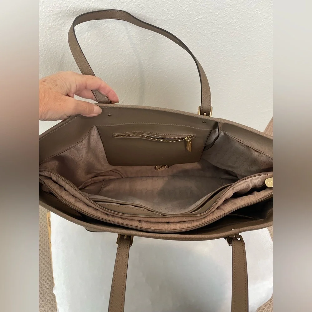 Micheal Kors jet set tote